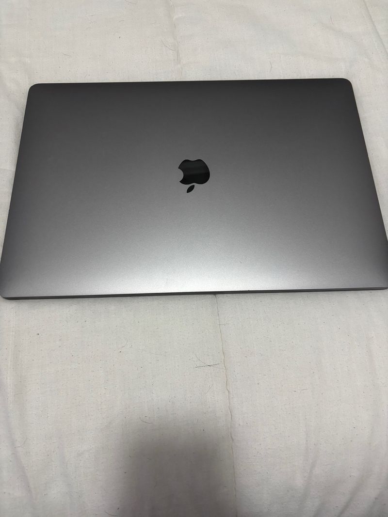 MacBook Pro Gris Espacial