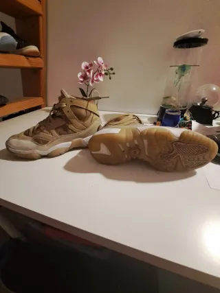 Jordan Beige y Blancas
