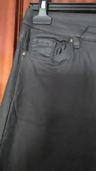 Pantaló elástico de polipiel