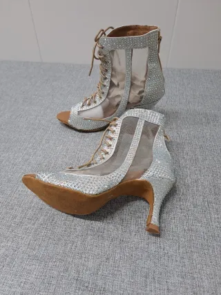 Zapatos de baile latino con pedrería