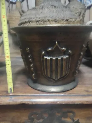Mortero farmacia con escudos heráldico muy antiguo