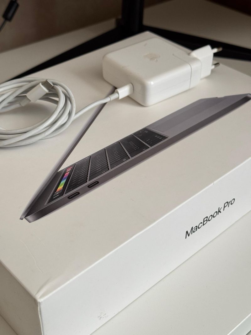 MacBook Pro 2019 Plata/Gris Espacial afbeelding 6