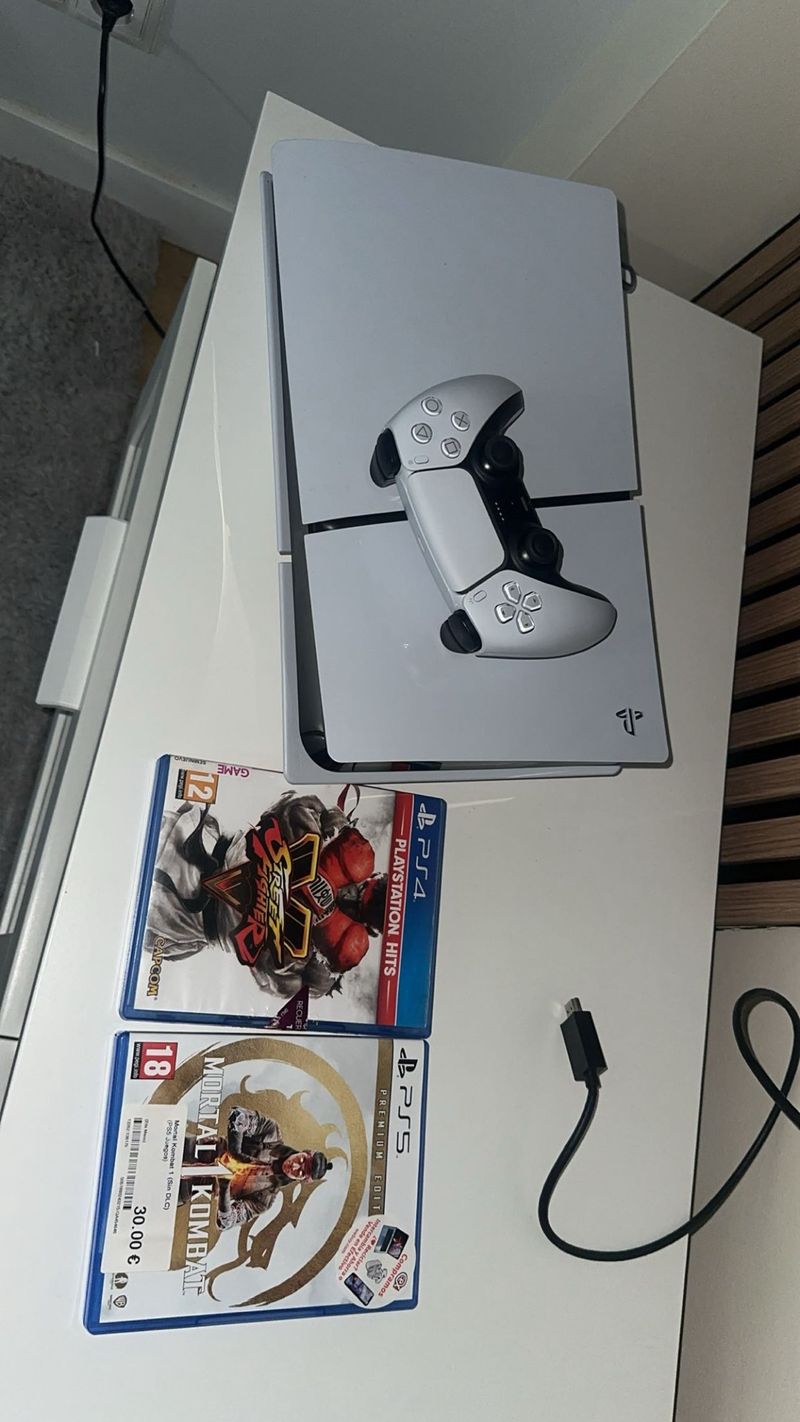 Consola PS5 Blanca + 2 Juegos