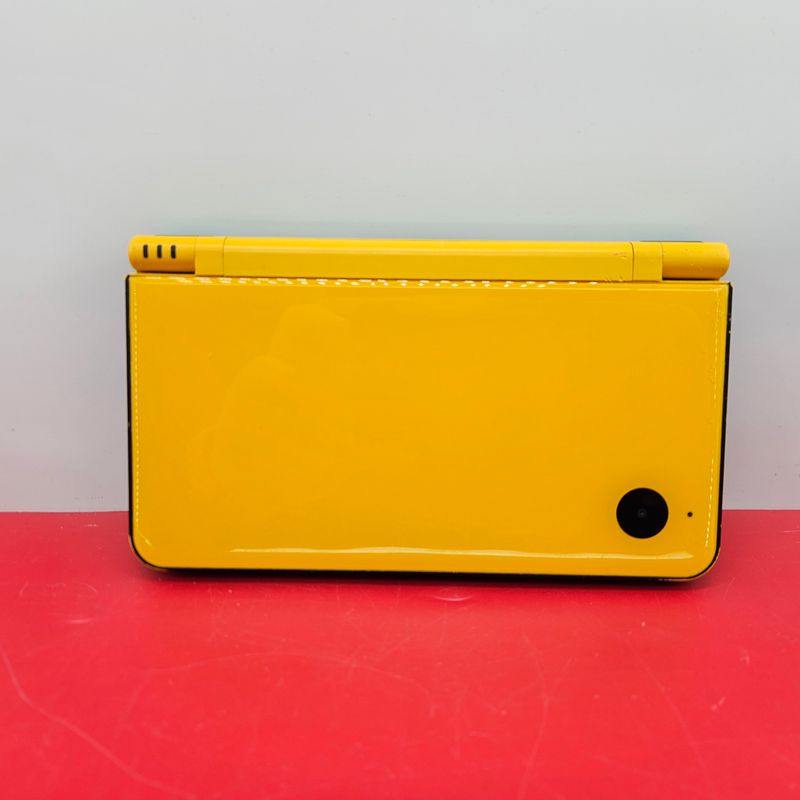 Nintendo DSi XL Amarilla + Cargador afbeelding 2