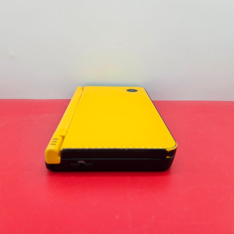 Nintendo DSi XL Amarilla + Cargador afbeelding 8