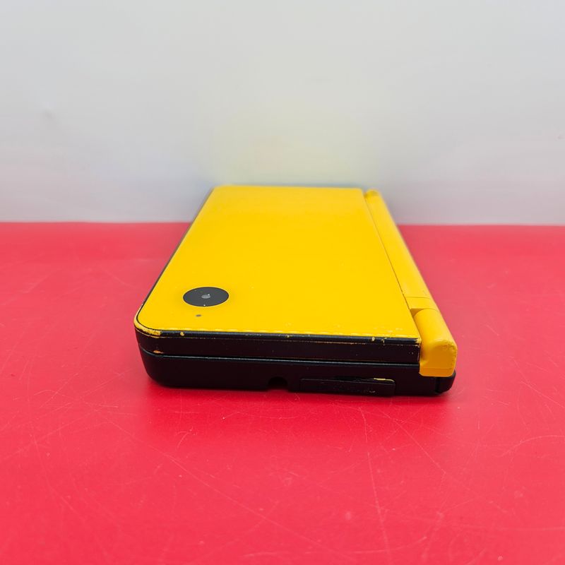 Nintendo DSi XL Amarilla + Cargador afbeelding 7