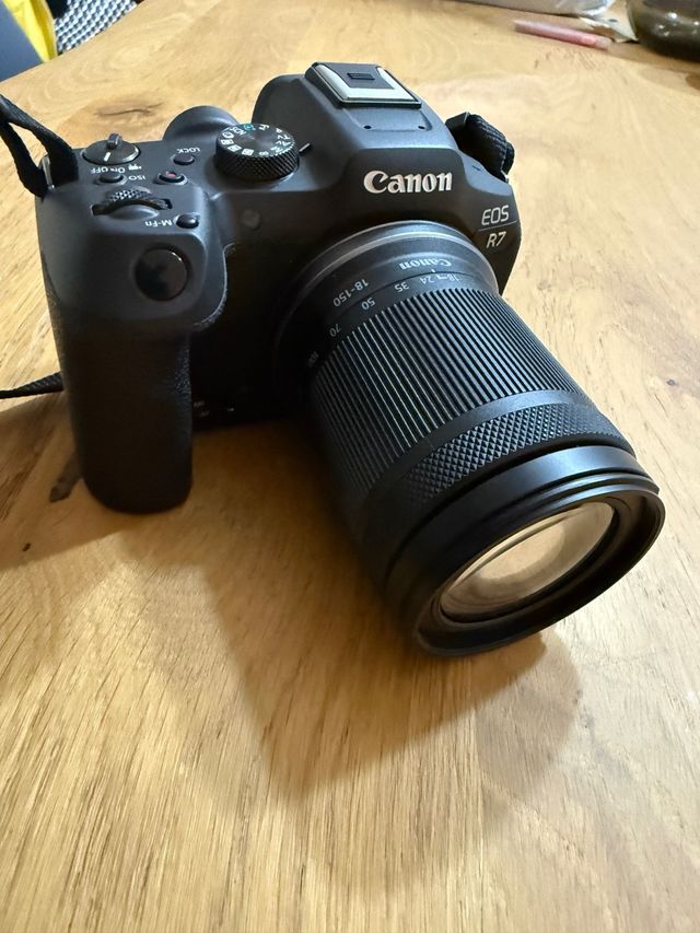 Canon EOS R7 Cámara + Accesorios