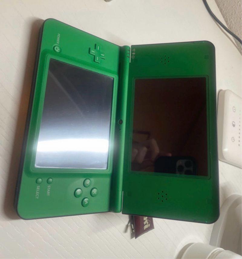 Nintendo DS XL Verde + Cargador