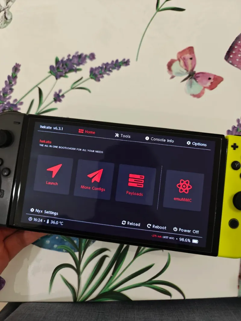 Nintendo Switch OLED Amarillo Modificada