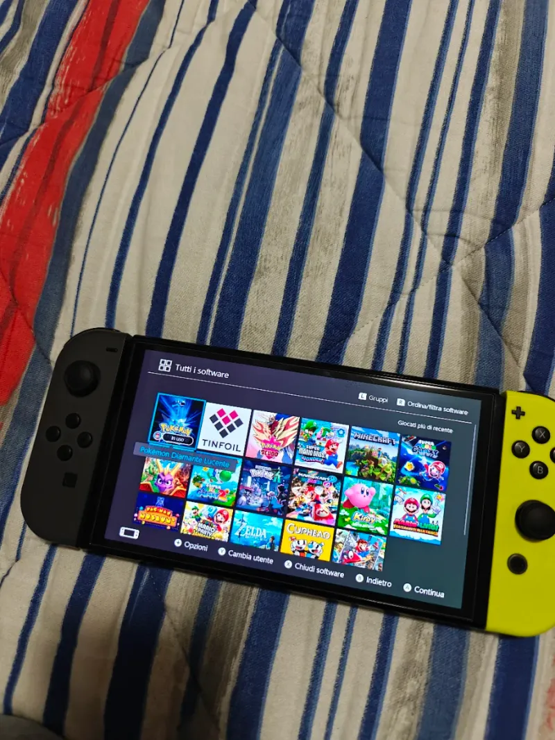 Nintendo Switch OLED Amarillo Modificada afbeelding 2