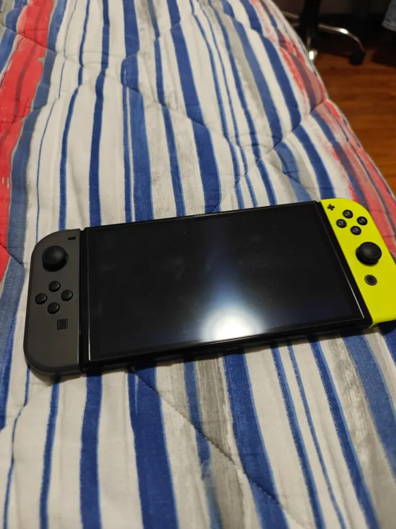 Nintendo Switch OLED Amarillo Modificada afbeelding 9