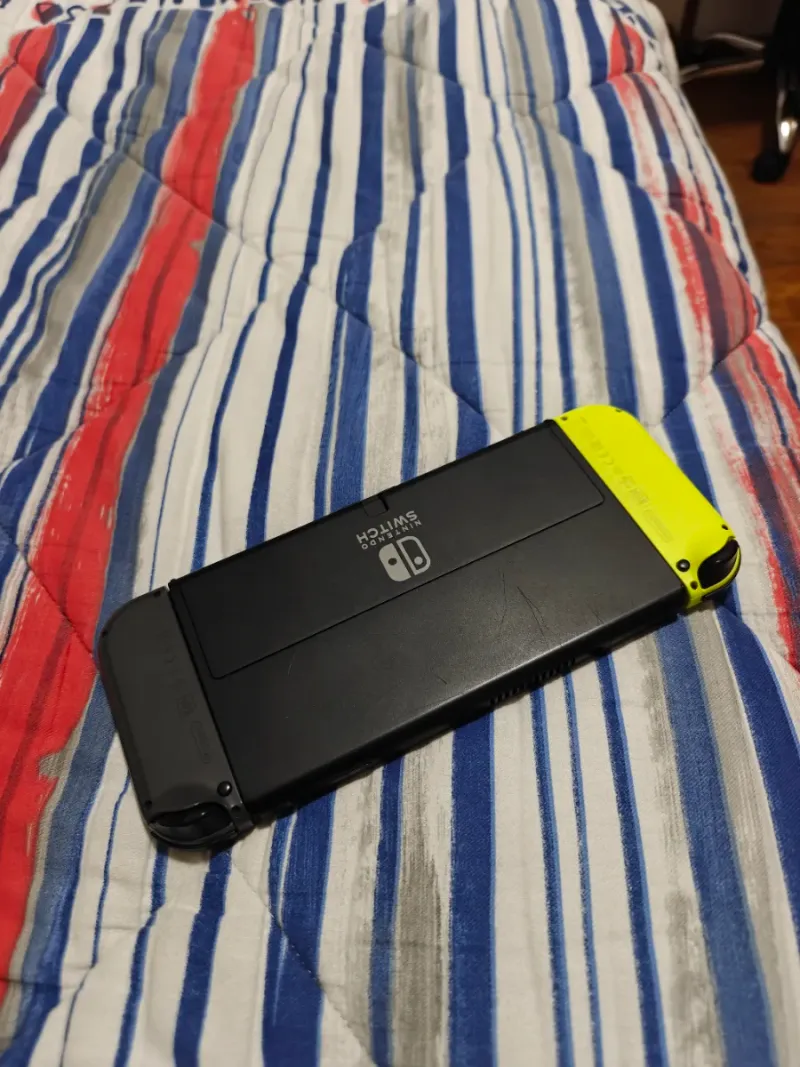 Nintendo Switch OLED Amarillo Modificada afbeelding 10