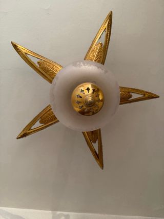 Lámpara colgante vintage dorada.