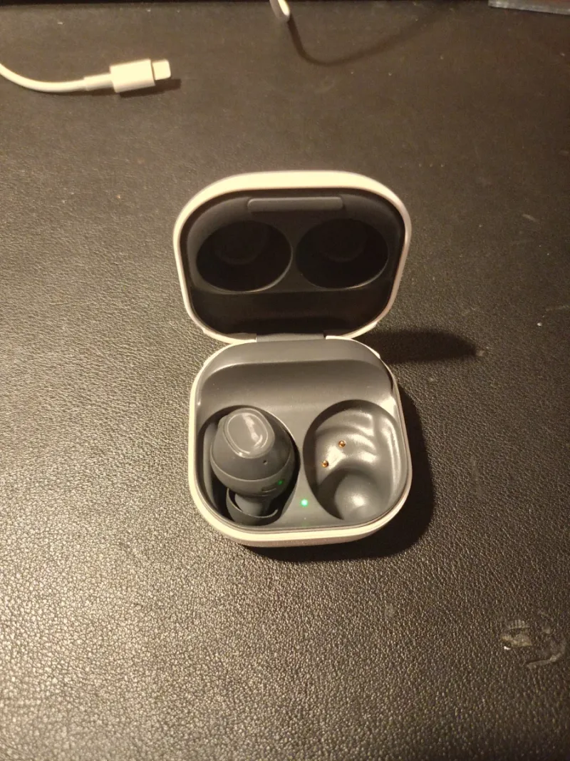 Galaxy Buds FE Izquierdo + CAJA