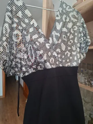 Vestido plateado y negro