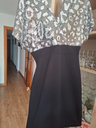 Vestido plateado y negro