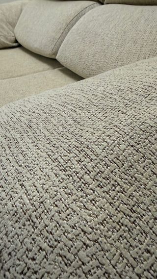 Sofá de 2 plazas extensible en tela beige