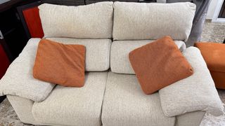 Sofá de 2 plazas extensible en tela beige