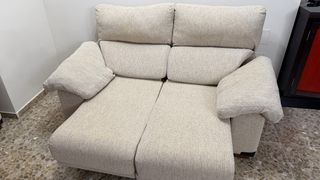 Sofá de 2 plazas extensible en tela beige