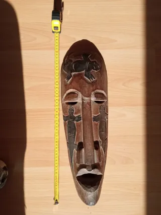 Máscara de madera tallada