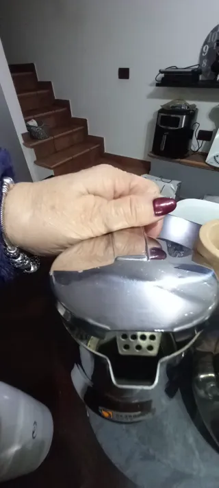 Coppia di teiera e lattiera grandi in acciaio con