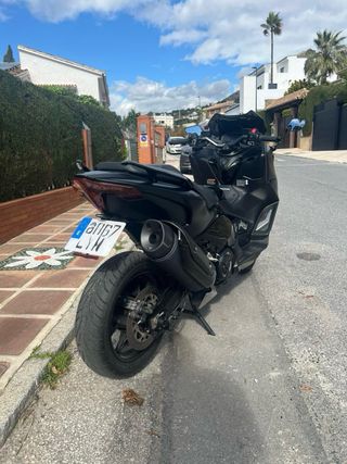 Yamaha Tmax 560 Negra