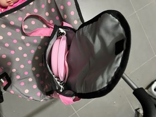 Carrito de muñeca con muñeca