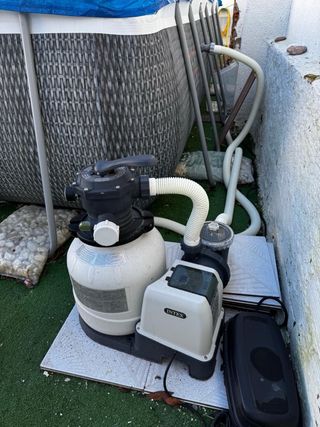 Piscina con depuradora de arena