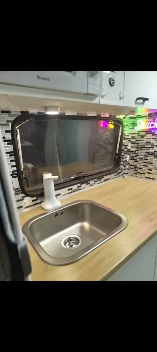 Caravana con documentación de 750 kilos