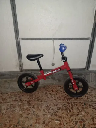 Bici de equilibrio roja