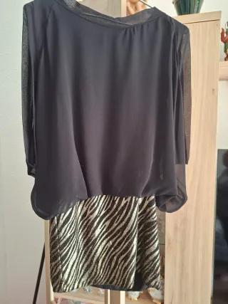 Vestido negro con estampado cebra dorado