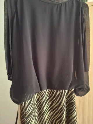 Vestido negro con estampado cebra dorado