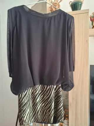 Vestido negro con estampado cebra dorado