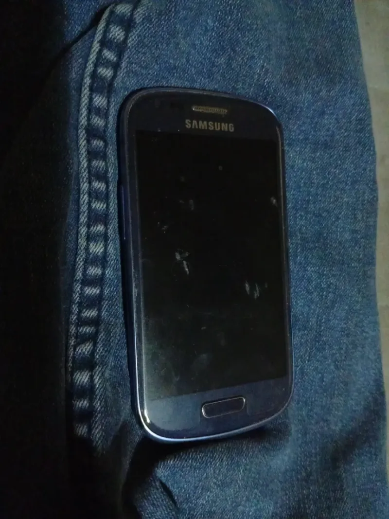 Móvil para piezas, no enciende Móvil Samsung Negro