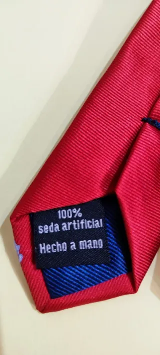 Corbata roja con estampado de vespas