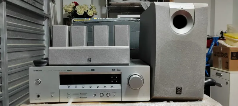 Yamaha 5.1 Dolby Surround Receiver + Altavoces