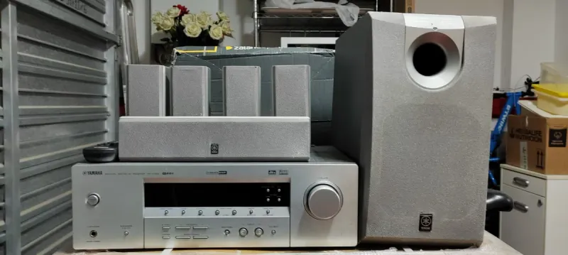 Yamaha 5.1 Dolby Surround Receiver + Altavoces afbeelding 2