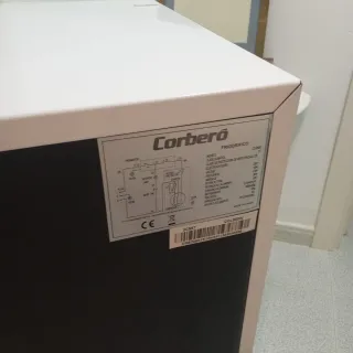 Nevera Corberó pequeña blanca
