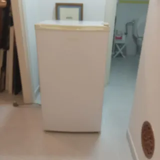 Nevera Corberó pequeña blanca
