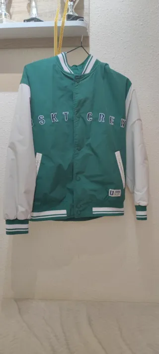 Chaqueta verde y blanca