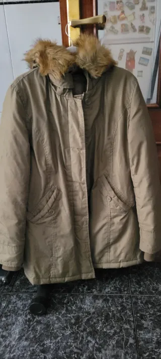 Chaqueta parka mujer verde militar con capucha