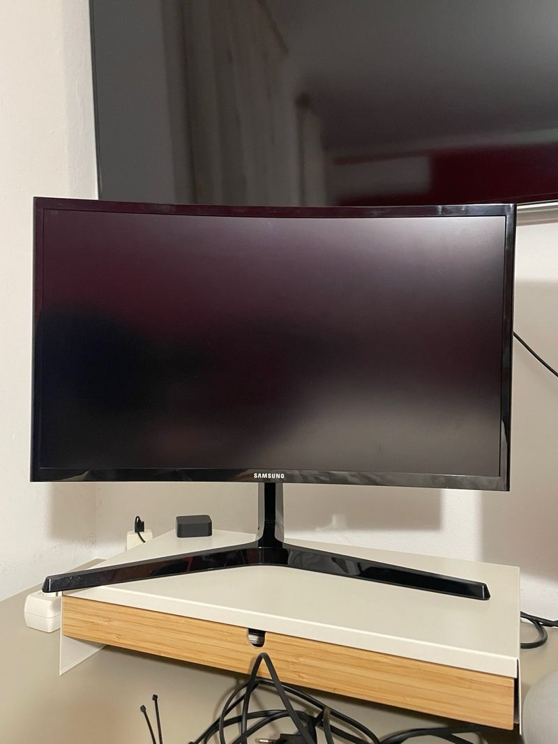 Monitor Samsung Curvo Gaming 24 1080p VA afbeelding 2