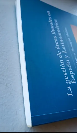 La Gestión de las áreas litorales en España y L...