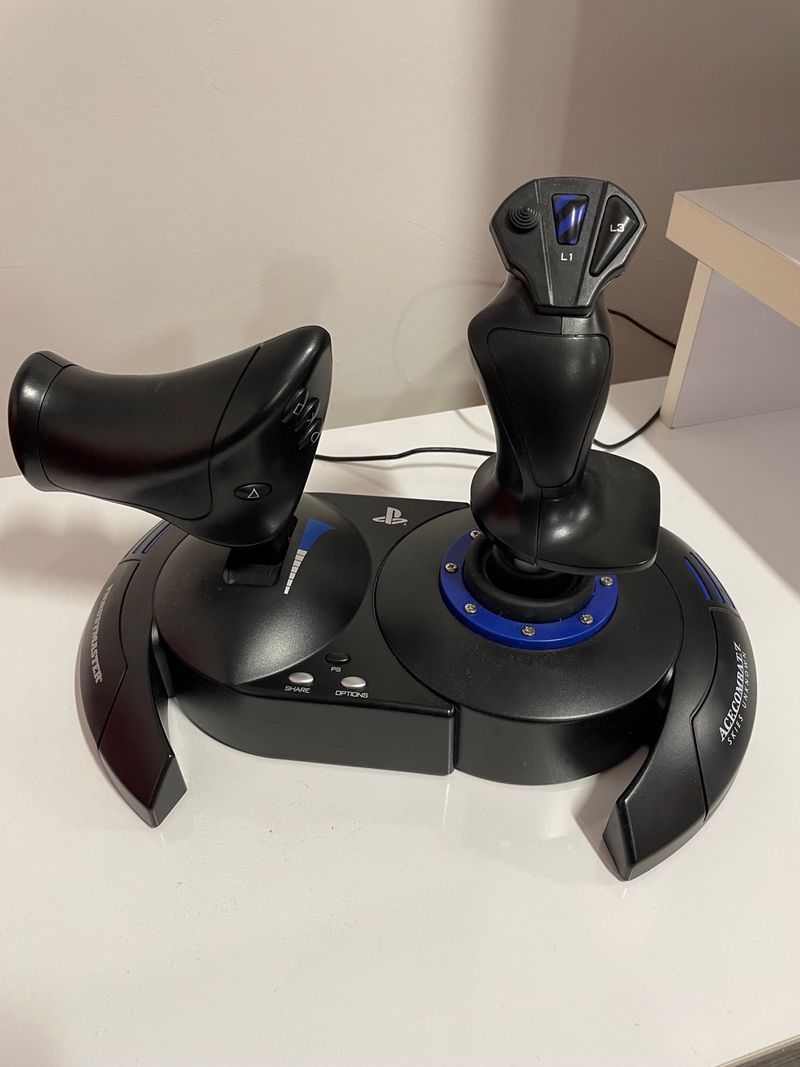Thrustmaster T.Flight Hotas 4 Joystick