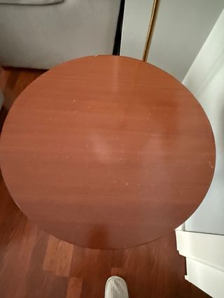 Mesa auxiliar redonda caoba