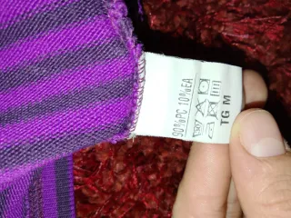 Maglietta Rubacuori a righe viola e grigie