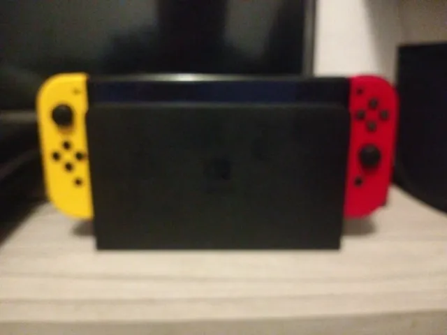 Nintendo Switch OLED Rojo y Amarillo