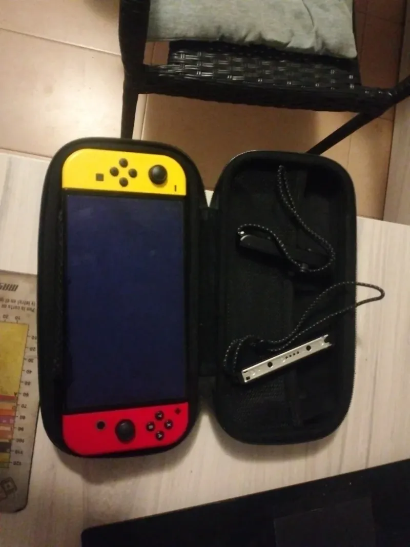 Nintendo Switch OLED Rojo y Amarillo afbeelding 2