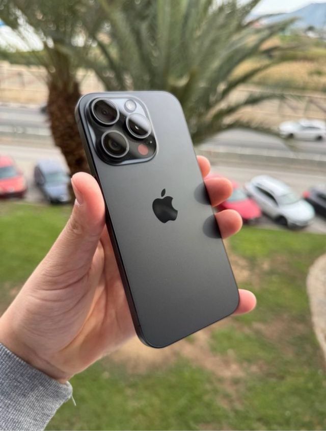 iPhone 15 Pro - 90% Bateria