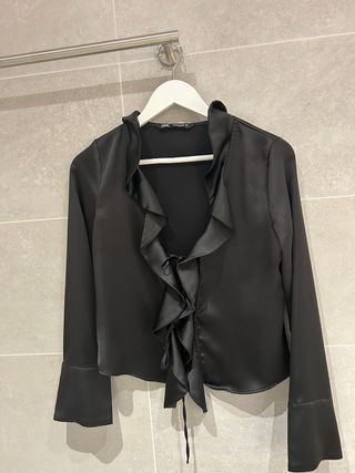 Camisa Zara satinada negra